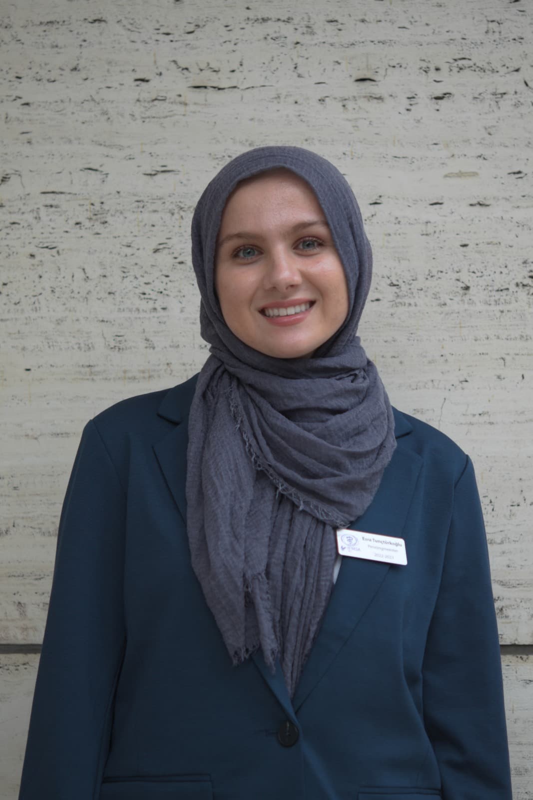 Esra Tunçtürkoğlu, Penningmeester